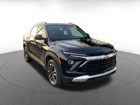 Used 2025 Chevrolet TrailBlazer LT image 1
