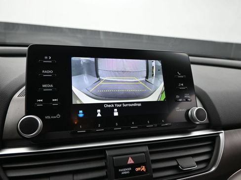 Used 2018 Honda Accord LX image 11