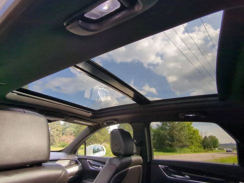 Used 2020 Cadillac XT5 Premium Luxury w/ LPO, Floor Liner Package FWD image 21