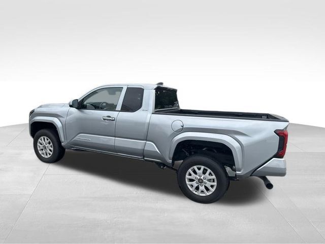Used 2025 Toyota Tacoma SR5 AWD/4WD image 2