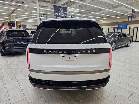 Used 2025 Land Rover Range Rover SE AWD/4WD image 7