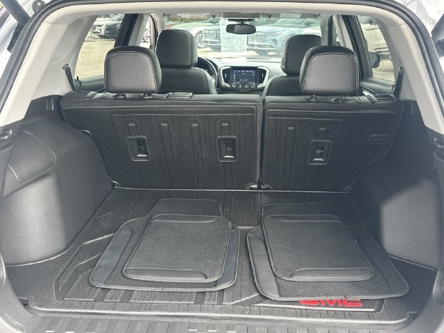 Used 2023 GMC Terrain SLT w/ Tech Package FWD image 10