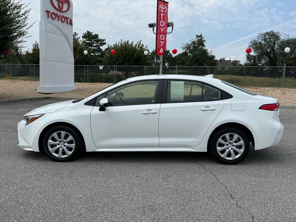 Certified 2025 Toyota Corolla LE FWD image 8