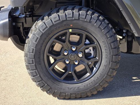 New 2026 Jeep Gladiator Sport image 10