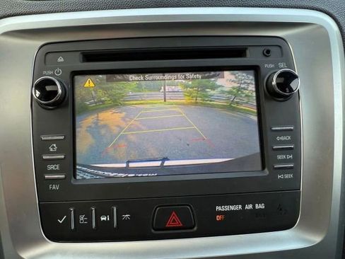 Used 2016 GMC Acadia SLE image 18