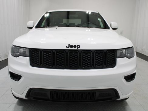 Used 2019 Jeep Grand Cherokee Altitude AWD/4WD image 3
