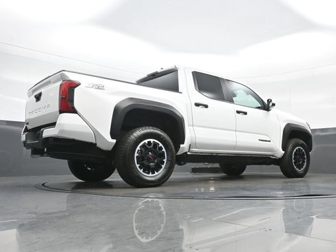 Used 2024 Toyota Tacoma TRD Off-Road AWD/4WD image 32