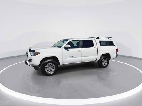 Certified 2018 Toyota Tacoma SR5 AWD/4WD image 4