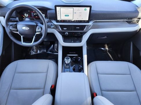 Certified 2025 Ford Explorer Platinum w/ LUX Leather Package image 12