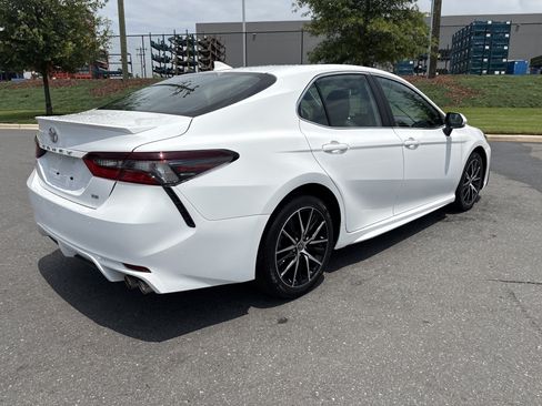 Used 2024 Toyota Camry SE FWD image 9