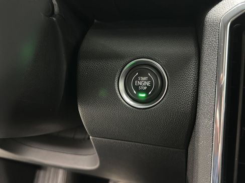 Used 2025 GMC Acadia Elevation image 14