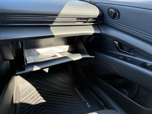 Used 2025 Hyundai Elantra Sport image 28