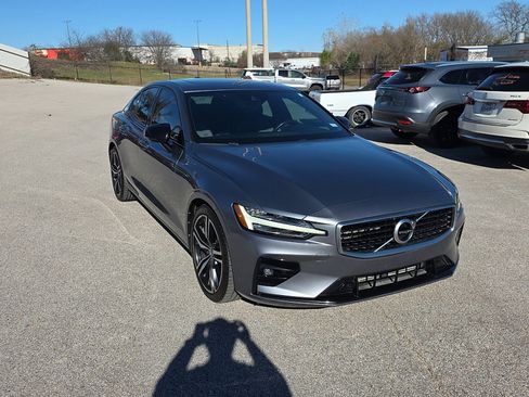 Used 2019 Volvo S60 T6 R-Design image 3