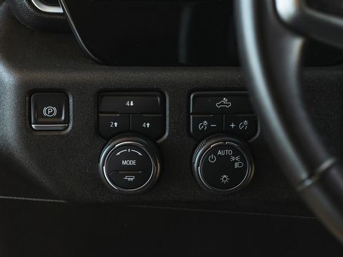 Used 2024 Chevrolet Silverado 2500 LT image 33