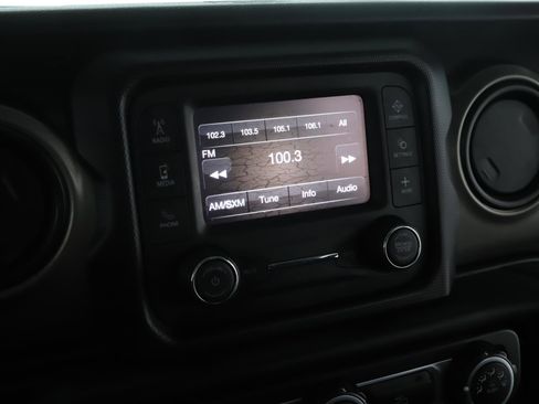 Certified 2020 Jeep Gladiator Sport image 10