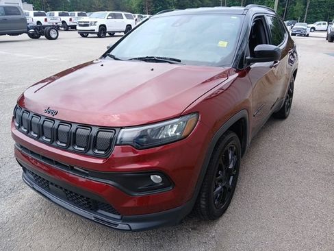 Used 2022 Jeep Compass Latitude FWD image 7