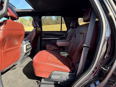 Used 2024 Ford Expedition Limited image 24