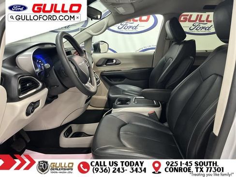 Used 2023 Chrysler Pacifica Touring-L FWD image 29