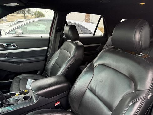 Used 2017 Ford Explorer XLT w/ Equipment Group 202A image 10