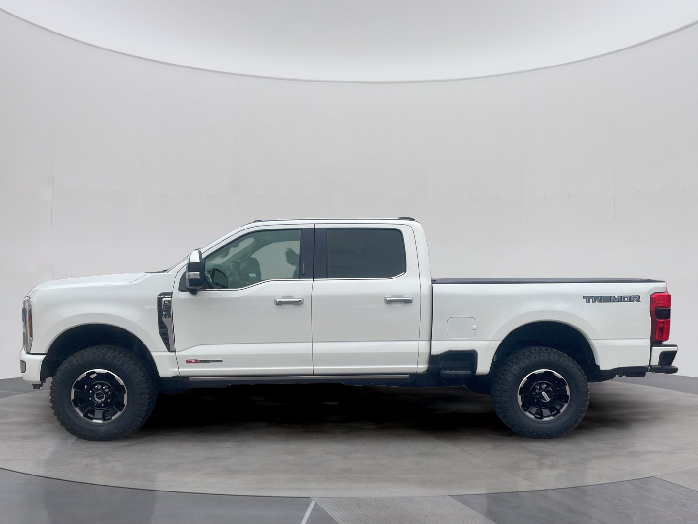 Used 2026 Ford F350 Platinum w/ Platinum Plus Package AWD/4WD image 2