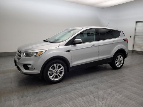 Used 2019 Ford Escape SE FWD image 2