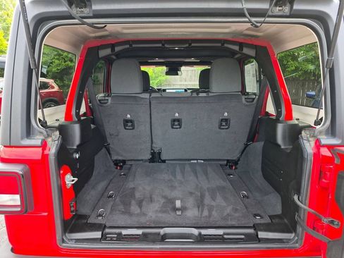 Used 2025 Jeep Wrangler Unlimited Sport AWD/4WD image 23