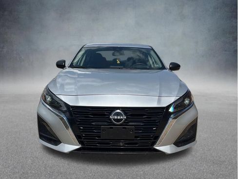 Used 2025 Nissan Altima 2.5 SV FWD image 9