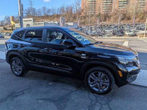 Certified 2023 Kia Seltos LX image 5