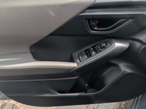 Used 2025 Subaru Crosstrek 2.0i Premium image 19