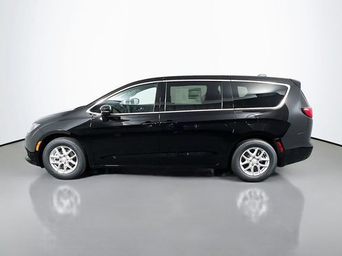 New 2027 Chrysler Pacifica LX FWD image 4