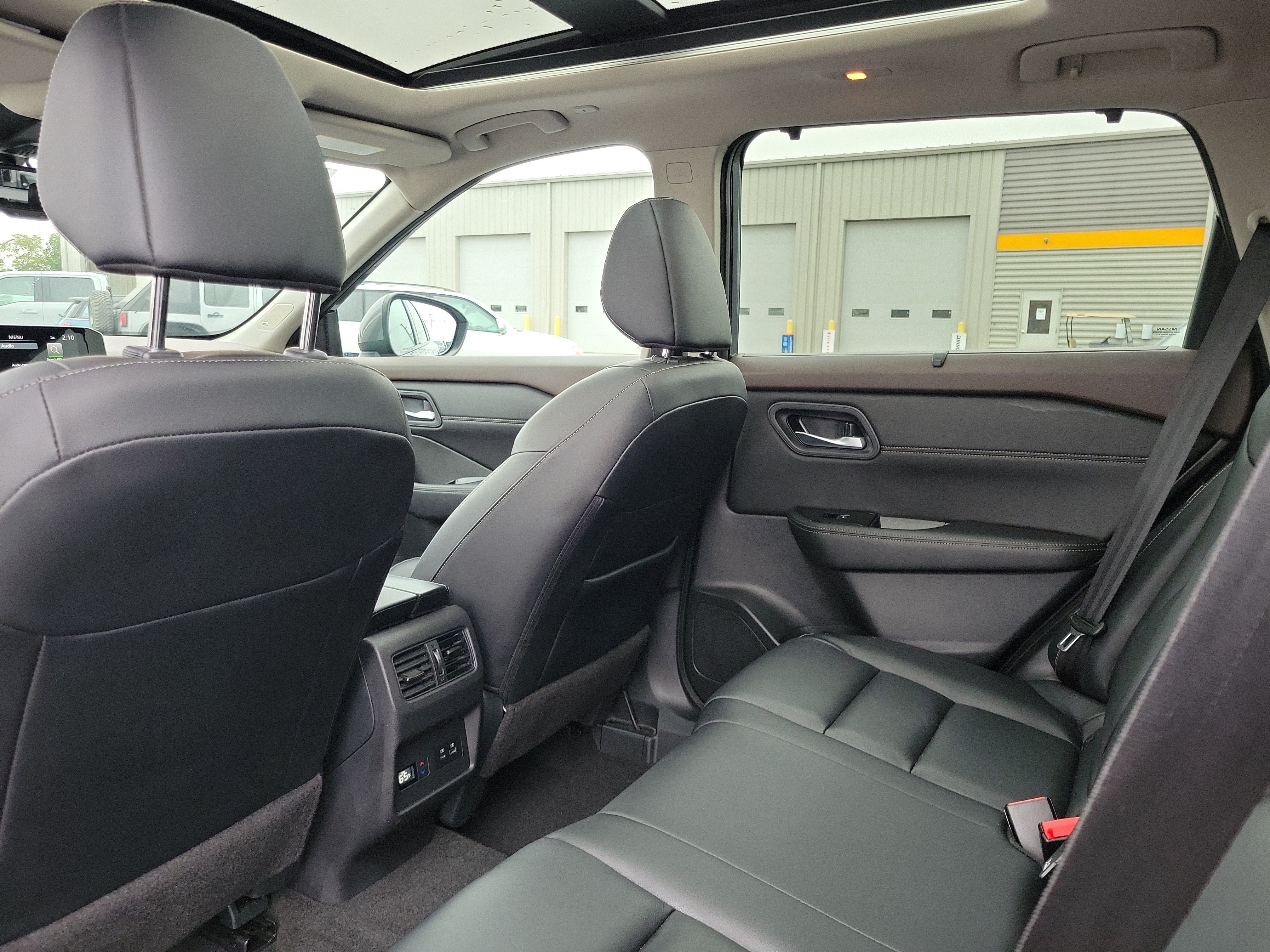 Used 2023 Nissan Rogue SL w/ SL Premium Package AWD/4WD image 14