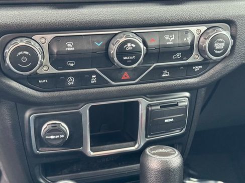 Used 2024 Jeep Gladiator Sport image 21