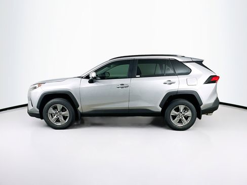Used 2025 Toyota RAV4 XLE w/ Convenience Package FWD image 4