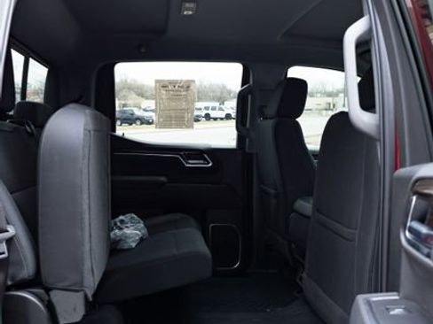 Used 2025 Chevrolet Silverado 1500 LT image 18