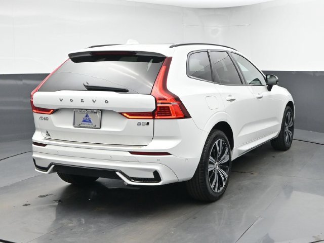 Used 2024 Volvo XC60 B5 Plus w/ Protection Package Premier AWD/4WD image 8