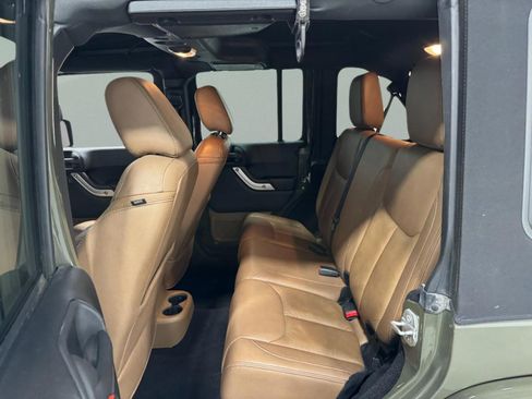 Used 2015 Jeep Wrangler Unlimited Sahara w/ Connectivity Group image 9