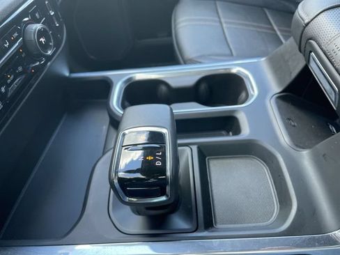 Used 2022 Chevrolet Silverado 1500 High Country w/ High Country Premium Package AWD/4WD image 19