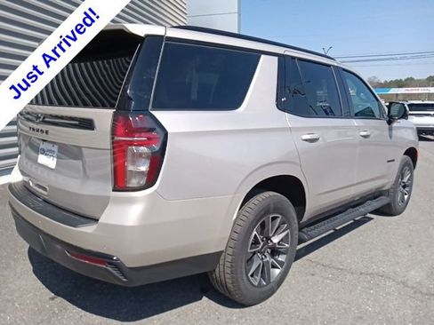 Used 2024 Chevrolet Tahoe Z71 w/ Luxury Package AWD/4WD image 3
