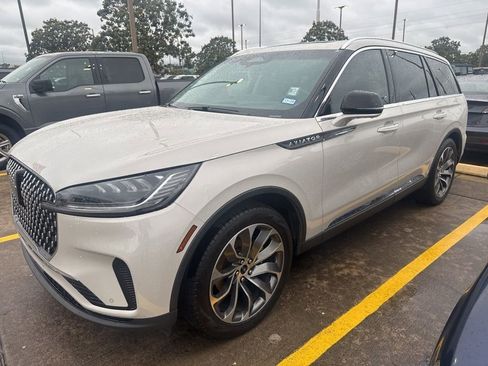 Used 2025 Lincoln Aviator 2WD w/ Equipment Group 101A image 3