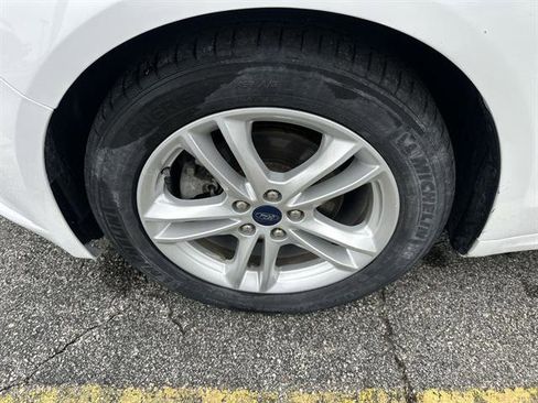 Used 2018 Ford Fusion SE w/ Fusion SE Technology Package image 37