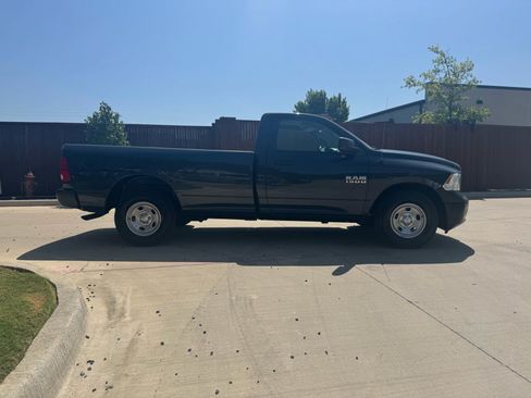 Used 2018 RAM 1500 Express RWD image 2