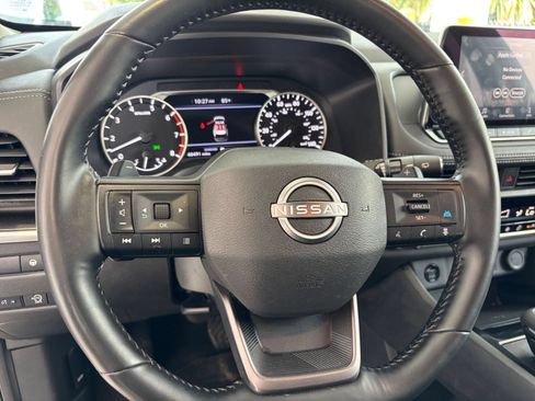 Used 2025 Nissan Rogue SV FWD image 29