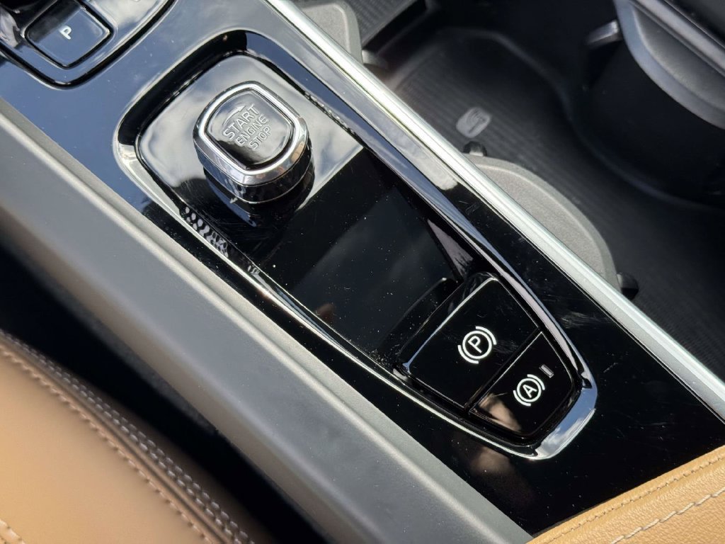 Certified 2024 Volvo XC60 B5 Ultimate AWD/4WD image 28