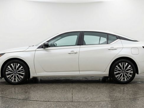 Used 2025 Nissan Altima 2.5 SV image 5