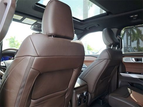 Used 2022 Ford Explorer King Ranch w/ Technology Package image 16