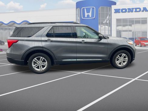 Used 2022 Ford Explorer XLT w/ Equipment Group 202A image 10