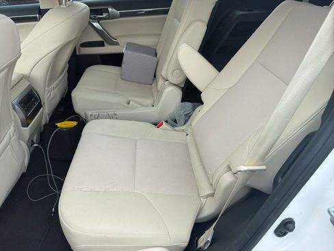 Used 2023 Lexus GX 460 Premium w/ Accessory Package AWD/4WD image 14