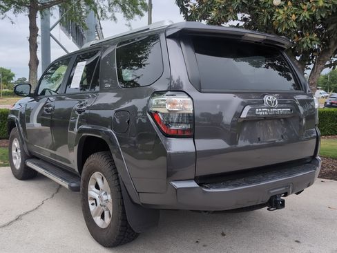 Used 2016 Toyota 4Runner SR5 AWD/4WD image 8