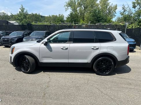 Used 2022 Kia Telluride SX w/ SX Prestige Package AWD/4WD image 3