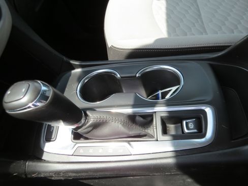 Used 2019 Chevrolet Equinox LT FWD image 17